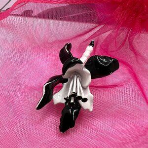 HAR Black & White Orchid Brooch
